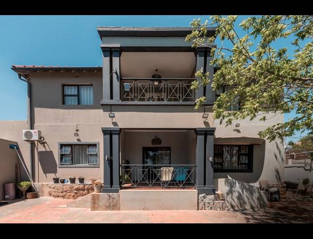 12 BEDROOM HOUSE FOR SALE IN KENSINGTON